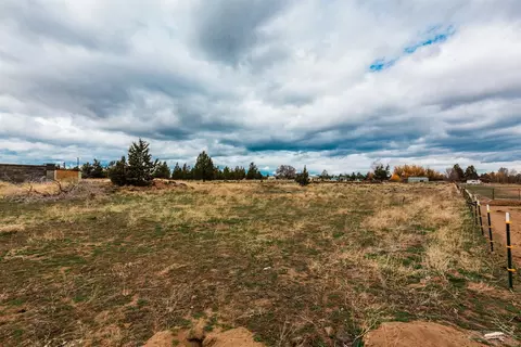 21540 Gift Rd, Bend, OR 97703 photo 4