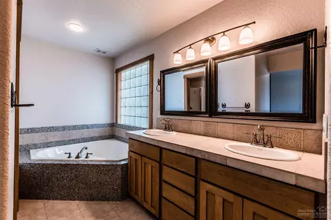 21540 Gift Rd, Bend, OR 97703 photo 17