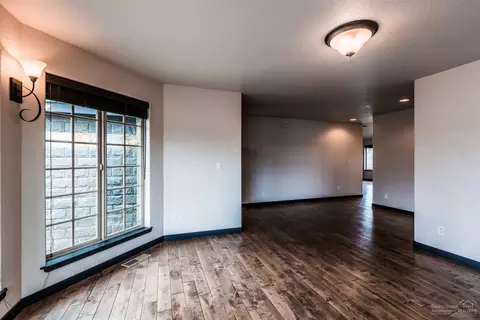 21540 Gift Rd, Bend, OR 97703 photo 8