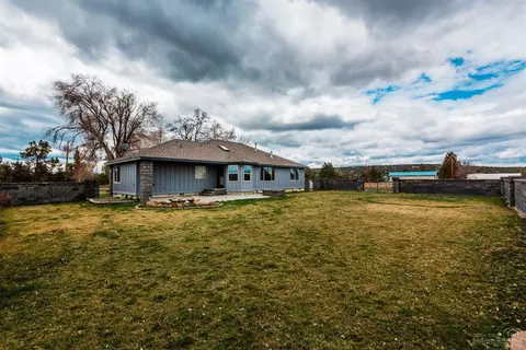 21540 Gift Rd, Bend, OR 97703 photo 2