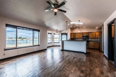 21540 Gift Rd, Bend, OR 97703 photo 11