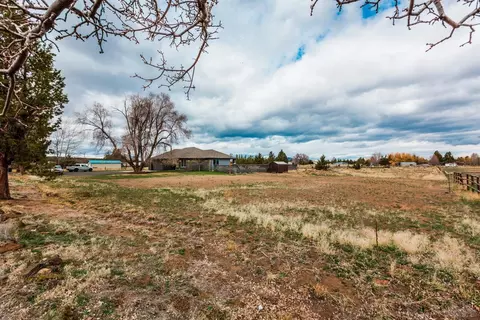 21540 Gift Rd, Bend, OR 97703 photo 3