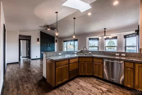 21540 Gift Rd, Bend, OR 97703 photo 13