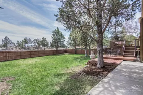 950 NE Locksley Dr, Bend, OR 97701 photo 22