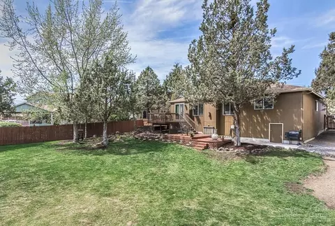 950 NE Locksley Dr, Bend, OR 97701 photo 23