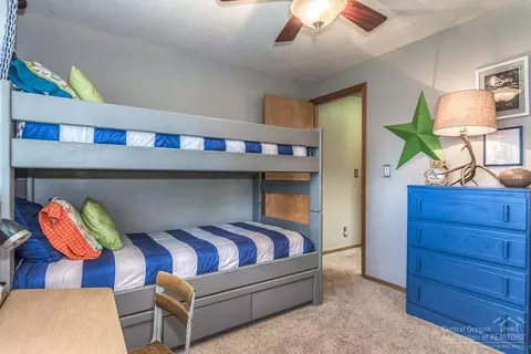 950 NE Locksley Dr, Bend, OR 97701 photo 17