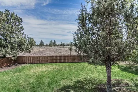 950 NE Locksley Dr, Bend, OR 97701 photo 25