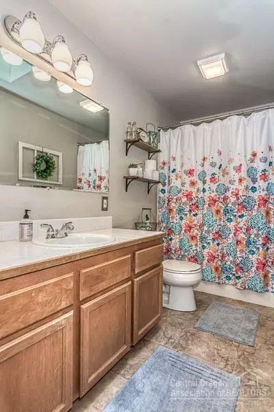 950 NE Locksley Dr, Bend, OR 97701 photo 16