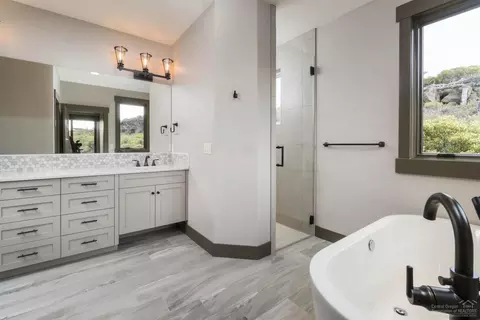 61360 Lost Hollow Loop, Bend, OR 97702 photo 16