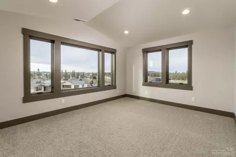 61360 Lost Hollow Loop, Bend, OR 97702 photo 19