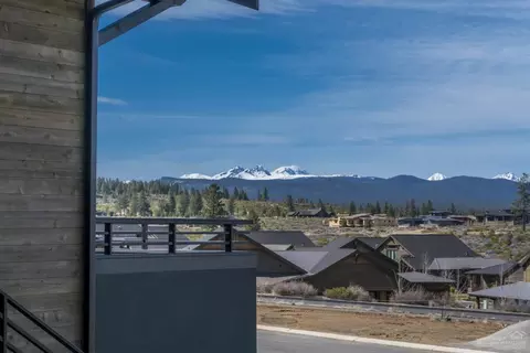 61360 Lost Hollow Loop, Bend, OR 97702 photo 4