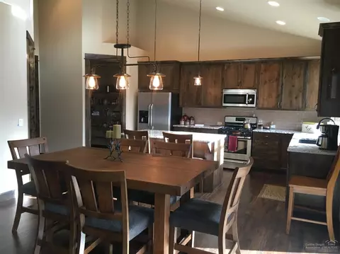 17035 Glendale Rd, Bend, OR 97707 photo 2