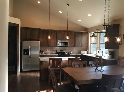 17035 Glendale Rd, Bend, OR 97707 photo 3