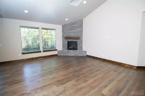 17035 Glendale Rd, Bend, OR 97707 photo 5