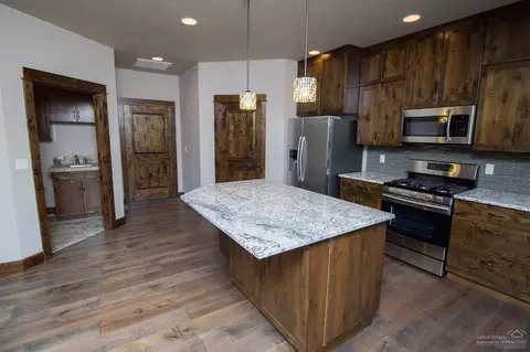 17035 Glendale Rd, Bend, OR 97707 photo 4