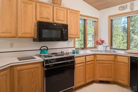 57671 Poplar Loop, Sunriver, OR 97707 photo 5