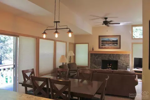 57389 Beaver Ridge Loop, Sunriver, OR 97707 photo 3