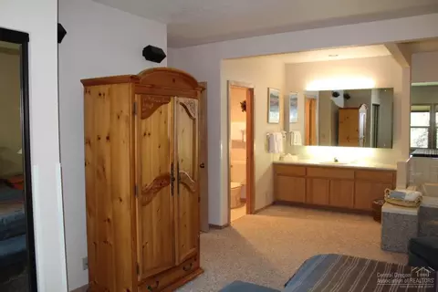 57389 Beaver Ridge Loop, Sunriver, OR 97707 photo 11