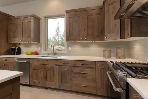 60419 Kangaroo Loop, Bend, OR 97702 photo 4