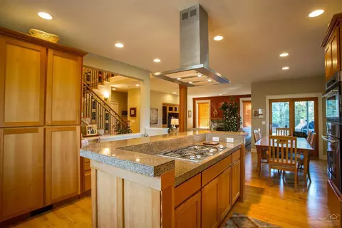 20862 Desert Stream Pl, Bend, OR 97702 photo 2