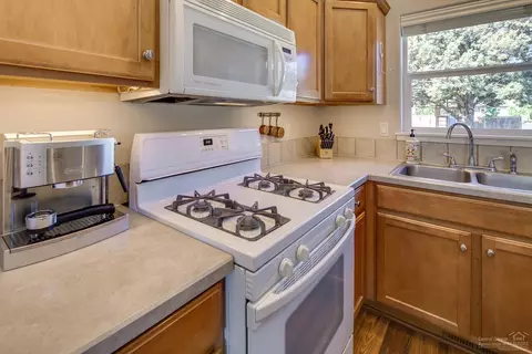 20670 Beaumont Dr, Bend, OR 97701 photo 10