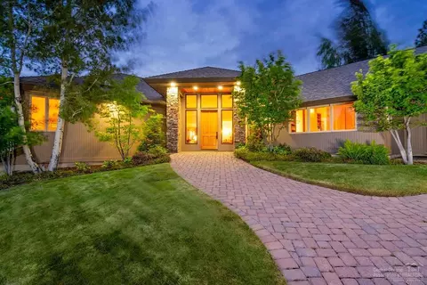 702 NW Stonepine Dr, Bend, OR 97703 photo 2