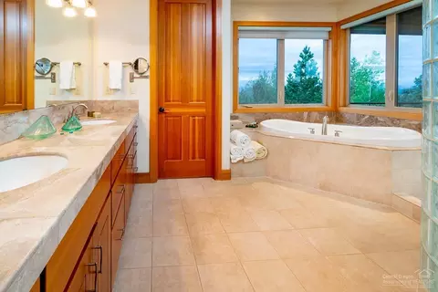 702 NW Stonepine Dr, Bend, OR 97703 photo 16