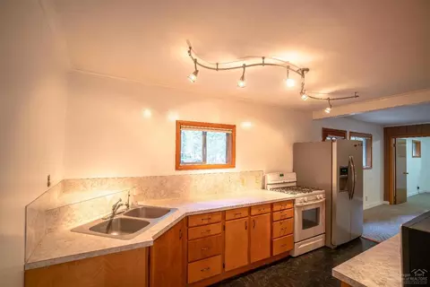 61572 River Rd, Bend, OR 97703 photo 4