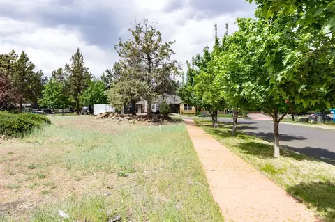 63235 Brad St, Bend, OR 97701 photo 2