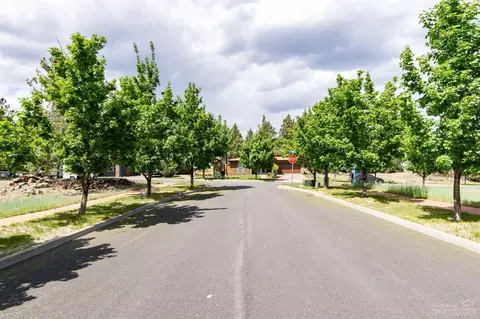 63235 Brad St, Bend, OR 97701 photo 3