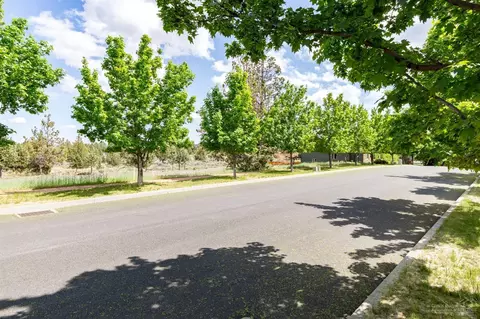 63235 Brad St, Bend, OR 97701 photo 4