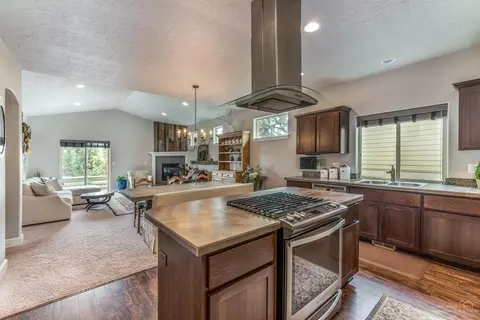 63307 Kalamata Loop, Bend, OR 97701 photo 7