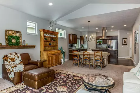 63307 Kalamata Loop, Bend, OR 97701 photo 9