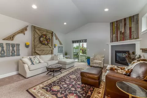 63307 Kalamata Loop, Bend, OR 97701 photo 10