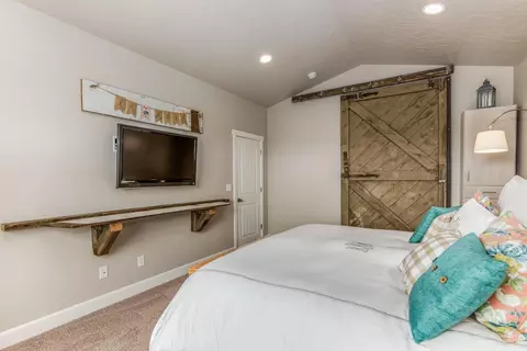 63307 Kalamata Loop, Bend, OR 97701 photo 13