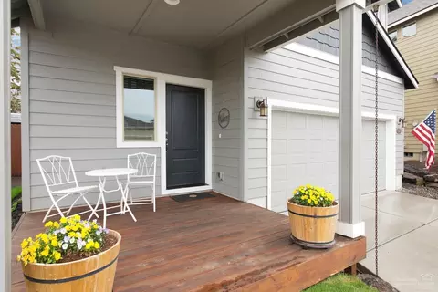 63307 Kalamata Loop, Bend, OR 97701 photo 2