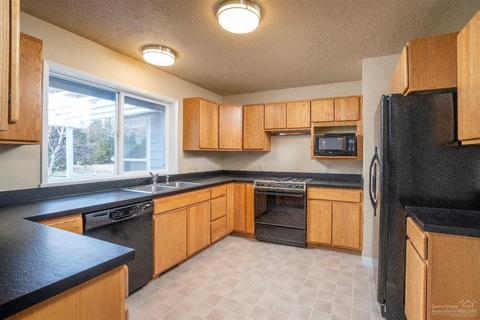 52667 Meadow Ln, La Pine, OR 97739 photo 6