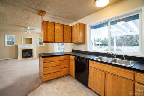 52667 Meadow Ln, La Pine, OR 97739 photo 7