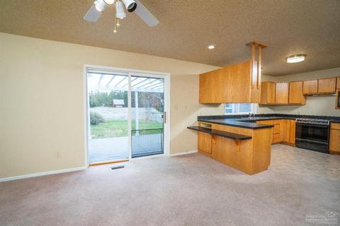 52667 Meadow Ln, La Pine, OR 97739 photo 5
