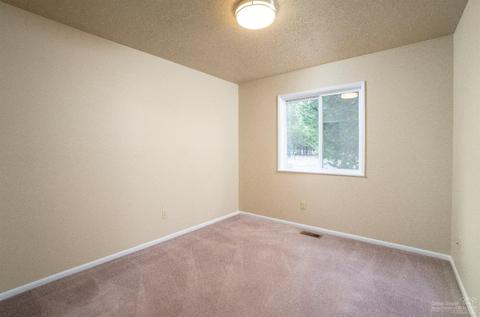 52667 Meadow Ln, La Pine, OR 97739 photo 10