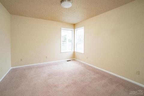 52667 Meadow Ln, La Pine, OR 97739 photo 11