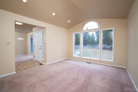 52667 Meadow Ln, La Pine, OR 97739 photo 3
