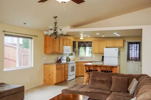 63181 Lancaster St, Bend, OR 97701 photo 3