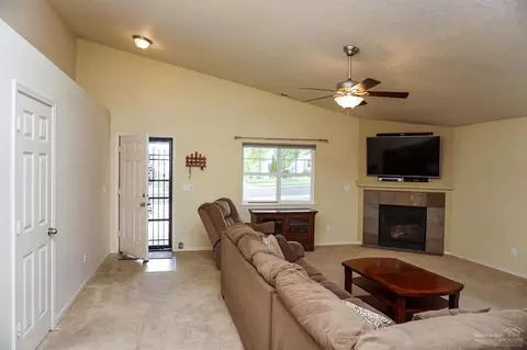 63181 Lancaster St, Bend, OR 97701 photo 2