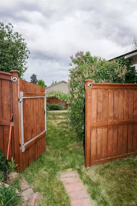 63181 Lancaster St, Bend, OR 97701 photo 16