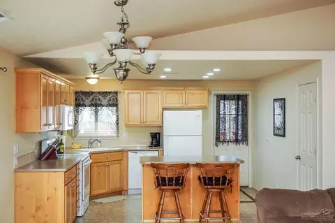 63181 Lancaster St, Bend, OR 97701 photo 5