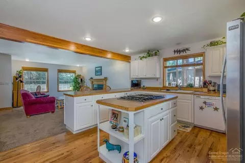 2634 NW Scandia Loop, Bend, OR 97703 photo 8