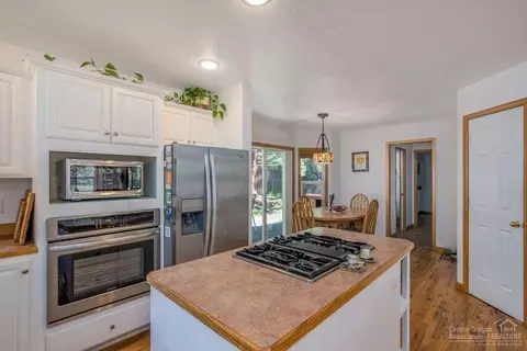 2634 NW Scandia Loop, Bend, OR 97703 photo 9