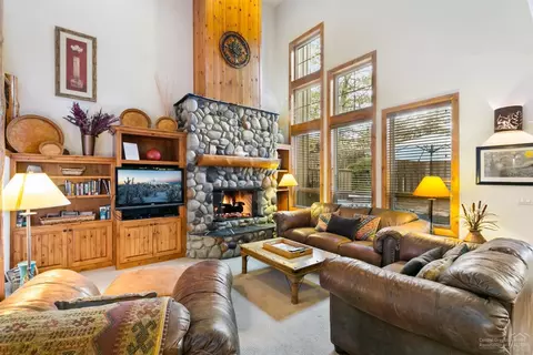 57422 Sun Eagle Ln, Sunriver, OR 97707 photo 3