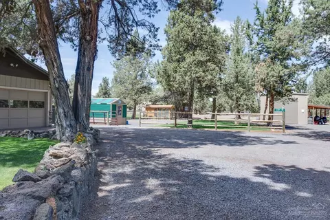 62275 Cody Rd, Bend, OR 97701 photo 2